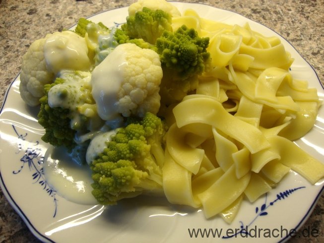 Romanesco und Blumenkohl mit Bechamelsoße und Bandnudeln